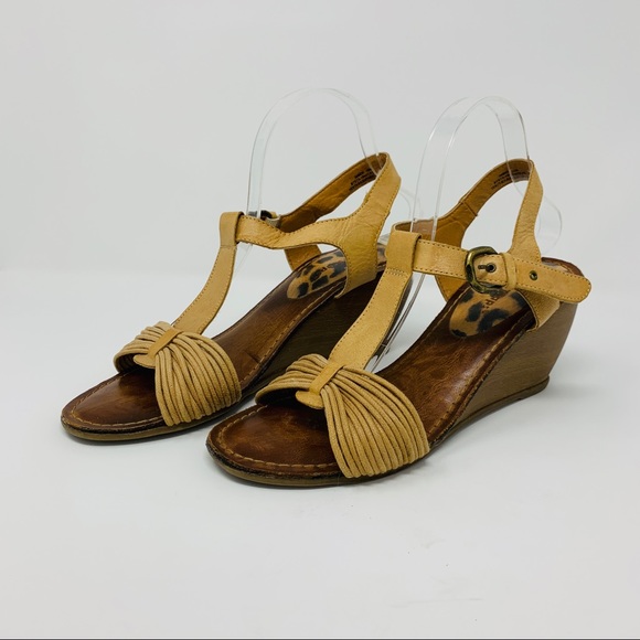 BareTraps Wedge Leather Upper Sandal, SZ 10 - Picture 3 of 5